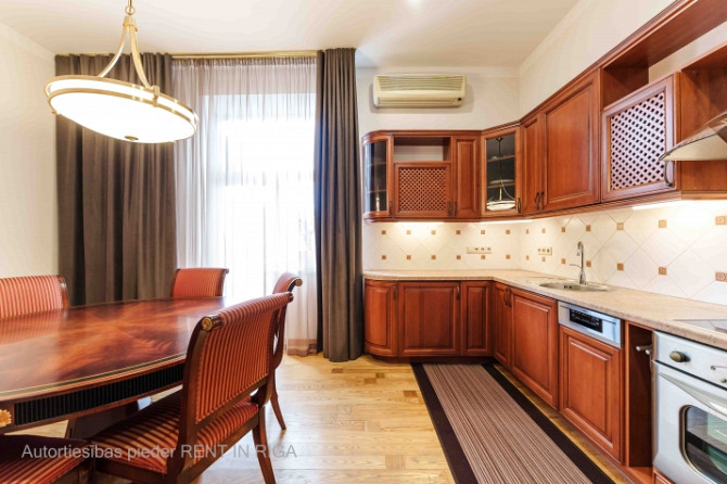 Izīrē elegantu 5-istabu dzīvokli Rīgas Klusajā centrā  vēstniecību rajonā  Tiek izīrēts Rīga - foto 9