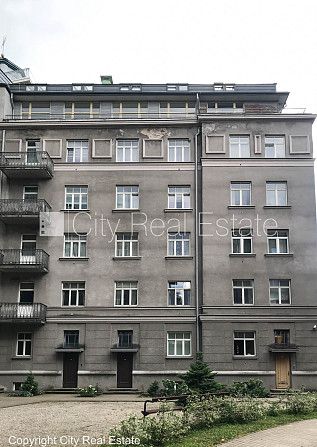 Vieta vairākām automašīnām, cokolstāvs, logi vērsti mājas abās pusēs, divstāvīgs, Rīga - foto 12