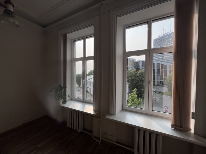 Izīrē gaišas un plašas biroja telpas ar skatu uz Daugavu, Citadeles ielā 2a, Rīgā  Tiek Rīga - foto 4
