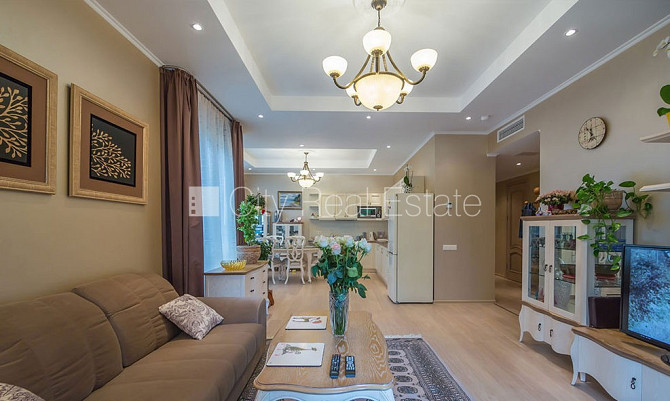 Fasādes māja, slēgts pagalms, vieta automašīnai, ieeja no pagalma, luksuss apartamenti  161 Rīga - foto 1
