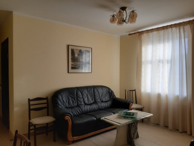 Pieejams no septembra, 2025. Ilgtermiņa īrei tiek piedāvāts divu guļamistabu dzīvoklis pašā Rīga - foto 1