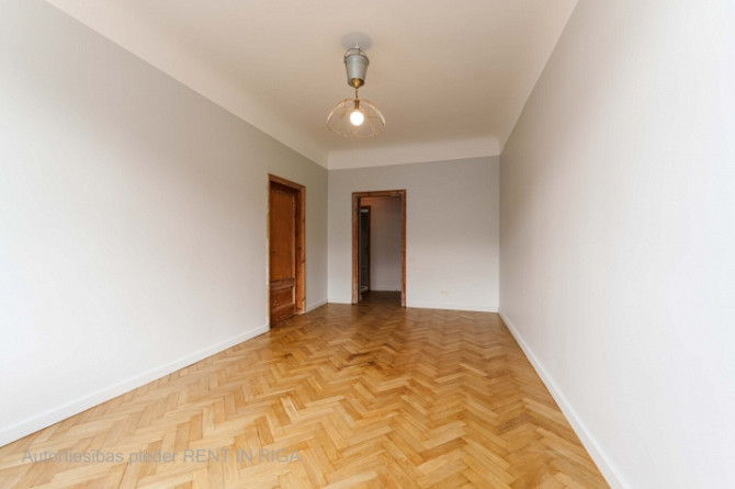 Gaišs un gaumīgs 3-istabu dzīvoklis Rīgas centrā.  Dzīvoklis ir nemēbelēts, kas paver Rīga - foto 2