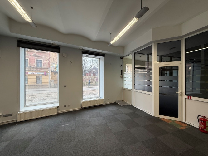 Iznomā komerctelpas ar showroom Āgenskalnā  66 m  Tiek iznomātas funkcionālas komerctelpas ar Rīga - foto 2