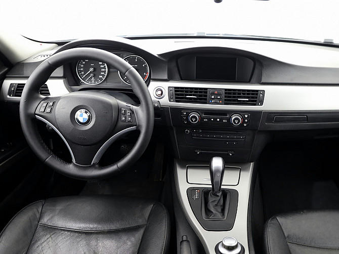 BMW 320 Touring Executive ATM 2.0 D 130kW Таллин - изображение 5