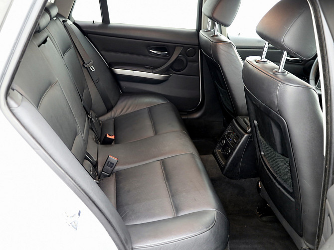 BMW 320 Touring Executive ATM 2.0 D 130kW Таллин - изображение 7