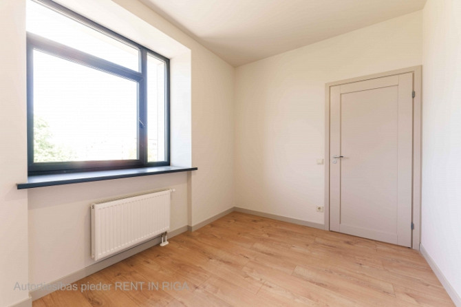 Mūsdienīgs un līdz detaļām pārdomāts 3-istabu dzīvoklis Lielirbes ielā 9a  lokācijā, kas Rīga - foto 8