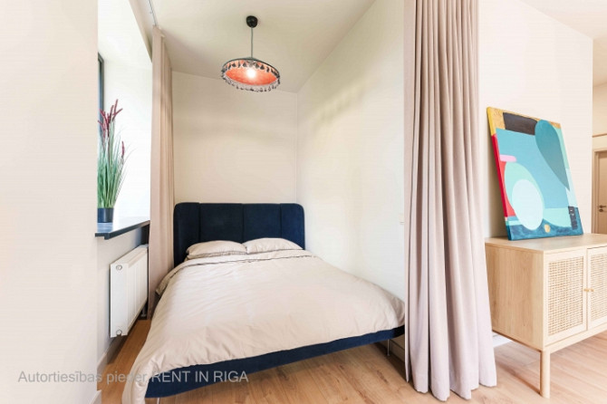 Mūsdienīgs un līdz detaļām pārdomāts studio tipa dzīvoklis Lielirbes ielā 9a  lokācijā, Rīga - foto 8