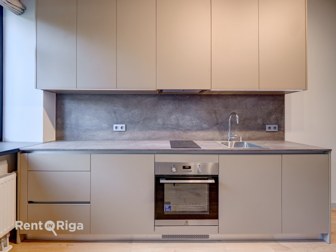 Mūsdienīgs un līdz detaļām pārdomāts studio tipa dzīvoklis Lielirbes ielā 9a  lokācijā, Rīga - foto 11