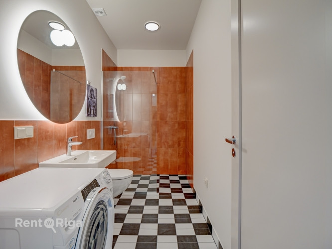 Mūsdienīgs un līdz detaļām pārdomāts studio tipa dzīvoklis Lielirbes ielā 9a  lokācijā, Rīga - foto 16