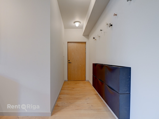 Mūsdienīgs un līdz detaļām pārdomāts studio tipa dzīvoklis Lielirbes ielā 9a  lokācijā, Rīga - foto 18