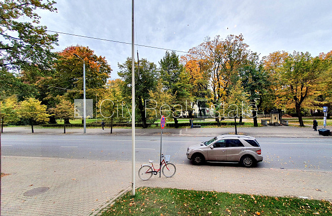 Fasādes māja, renovēta māja, labiekārtota apzaļumota teritorija, bruģēts piebraucamais Rīga - foto 8