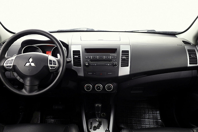 Mitsubishi Outlander Luxury ATM 2.4 125kW Таллин - изображение 5