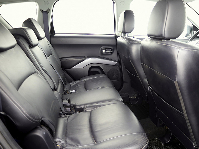 Mitsubishi Outlander Luxury ATM 2.4 125kW Таллин - изображение 7