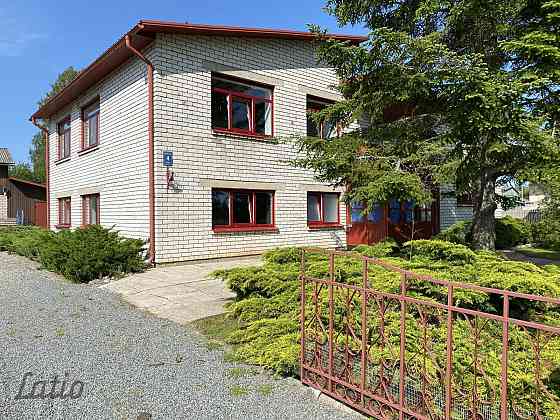 Zeme 2340 m2 | dzīvojamā māja 195,2 m2  | saimniecības ēka ar pirti un garāžu 161,6 m2

Dzīvojamā mā Валмиера и Валмиерский край