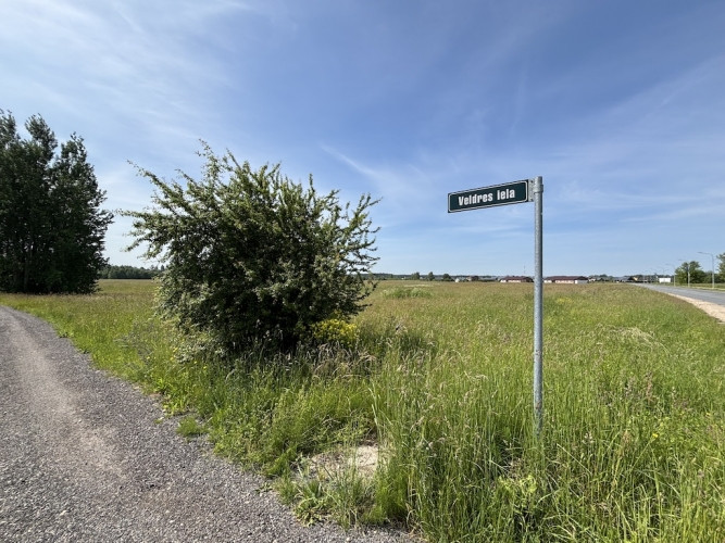Pārdod 1,92 ha lielu zemes gabalu Ādažos.  Ir izstrādāts detālplānojums, kas paredz sadali 7 Ādažu novads - foto 2