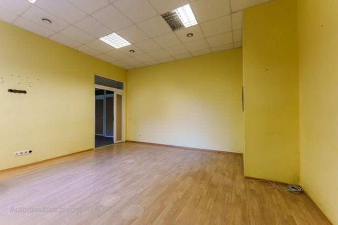 Iznomā labiekārtotas biroja telpas vēsturiskajā Rīgas Kinostudijas ēkā  ērta piekļuve, Rīga - foto 3