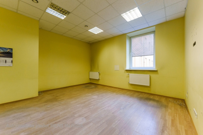 Iznomā labiekārtotas biroja telpas vēsturiskajā Rīgas Kinostudijas ēkā  ērta piekļuve, Rīga - foto 1