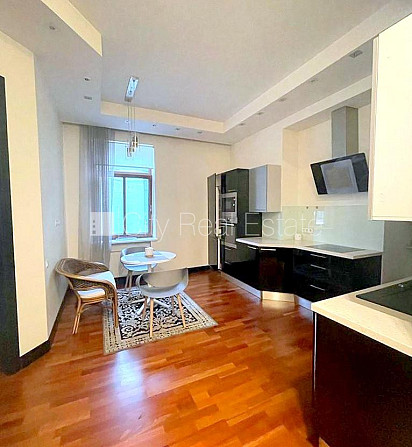 Fasādes māja, renovēta māja, ieeja no ielas, ir lifts, terase, logi vērsti mājas abās Rīga - foto 1