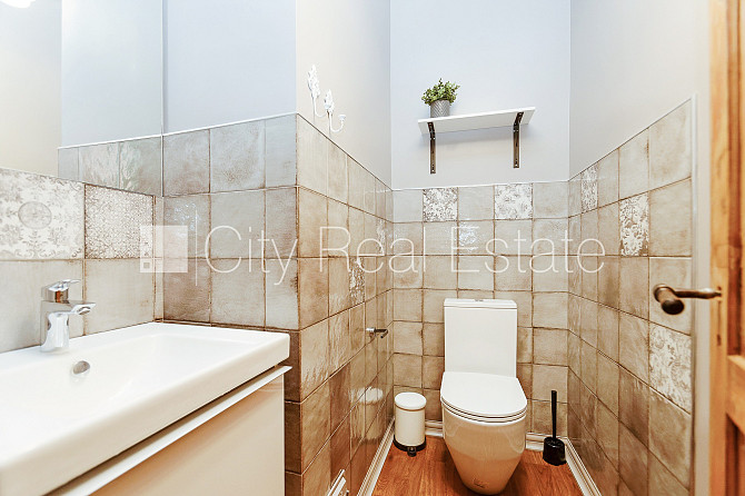 Pagalma ēka, renovēta māja, slēgts pagalms, ieeja no ielas un pagalma, ir lifts, kāpņu telpa Rīga - foto 12