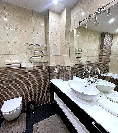 Pagalma ēka, renovēta māja, slēgts pagalms, ieeja no pagalma, ir lifts, kāpņu telpa pēc Rīga - foto 18