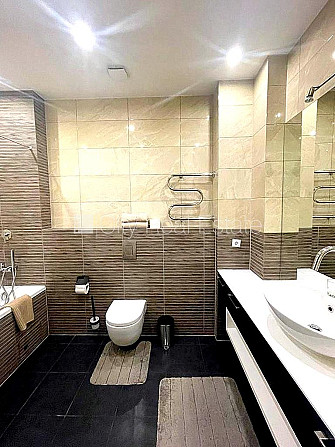 Pagalma ēka, renovēta māja, slēgts pagalms, ieeja no pagalma, ir lifts, kāpņu telpa pēc Rīga - foto 17