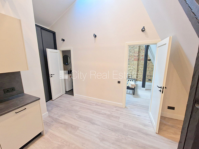 Fasādes māja, slēgts pagalms, ir lifts, kāpņu telpa pēc kapitālā remonta, studio tipa, Rīga - foto 8