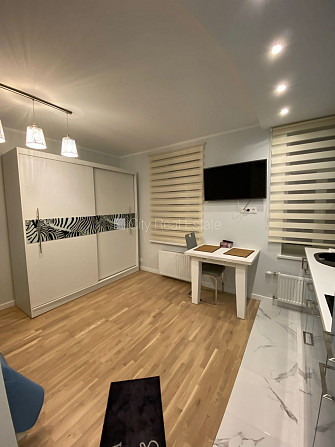 Renovēta māja, labiekārtota apzaļumota teritorija, studio tipa, virtuve apvienota ar istabu, Rīga - foto 4