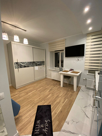 Renovēta māja, labiekārtota apzaļumota teritorija, studio tipa, virtuve apvienota ar istabu, Rīga - foto 3