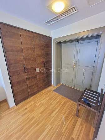 Fasādes māja, renovēta māja, ieeja no ielas, ir lifts, kāpņu telpa pēc kosmētiskā remonta, Rīga - foto 11