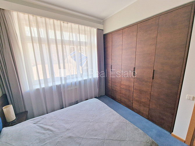 Fasādes māja, renovēta māja, ieeja no ielas, ir lifts, kāpņu telpa pēc kosmētiskā remonta, Rīga - foto 9
