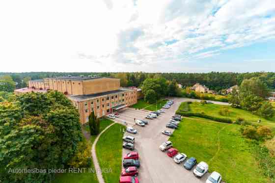 Iznomā biroja telpas Šmerlī, "Rīgas kinostudija" ēkā, 2. stāvā. Platība sastāv no vienas telpas. Kop Rīga