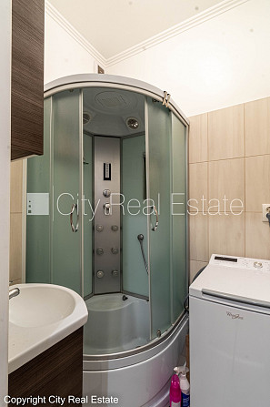 Pagalma ēka, renovēta māja, slēgts pagalms, ieeja no pagalma, ir lifts, kāpņu telpa pēc Rīga - foto 16