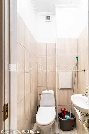 Pagalma ēka, renovēta māja, slēgts pagalms, ieeja no pagalma, ir lifts, kāpņu telpa pēc Rīga - foto 17