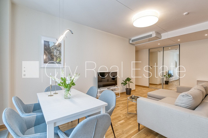 Pagalma ēka, guļamistabu skaits 3 gab., istabas izolētas 3 gab., studio tipa, virtuve apvienota Rīga - foto 1