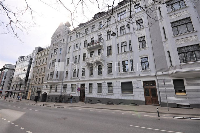 Fasādes māja, renovēta māja, labiekārtots apzaļumots pagalms, slēgta teritorija, iespēja Rīga - foto 12