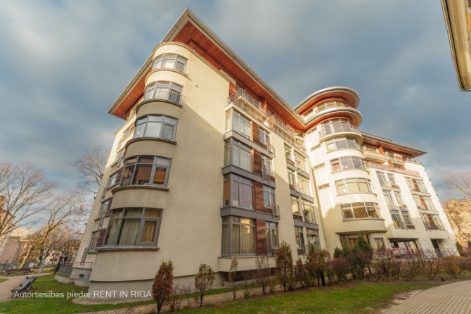 2 istabu dzīvoklis jaunajā projektā Miera ielā 61.  Plānojums: dzīvojamā istaba apvienota ar Rīga - foto 1