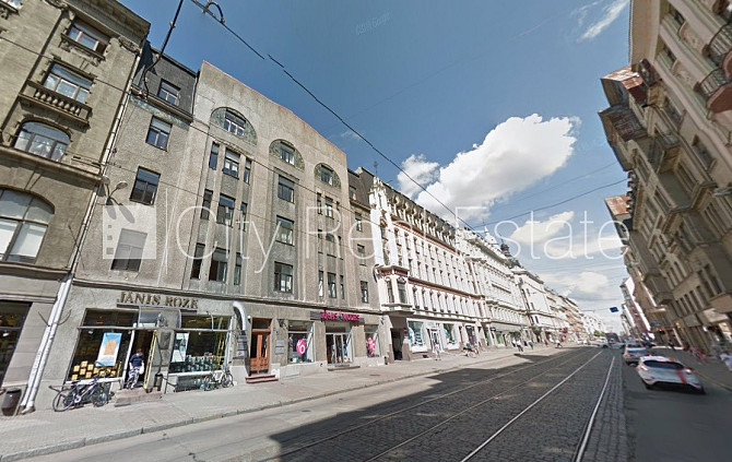 Fasādes māja, ieeja no ielas, ir lifts, kāpņu telpa pēc kapitālā remonta, balkons, istabas Rīga - foto 15