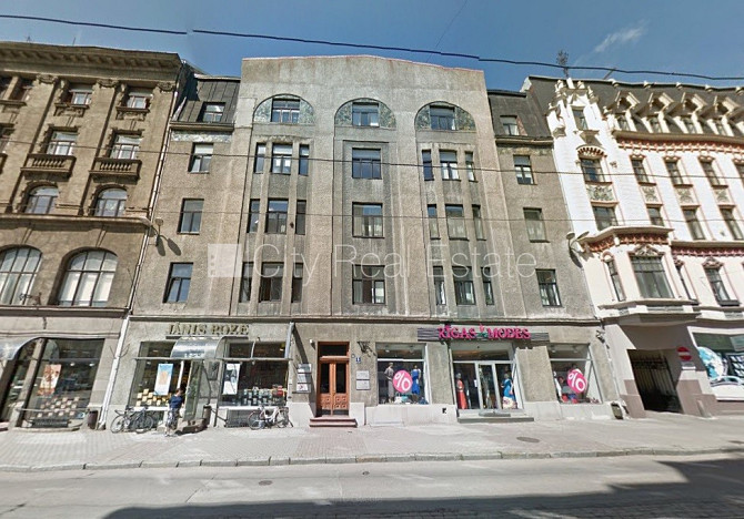 Fasādes māja, ieeja no ielas, ir lifts, kāpņu telpa pēc kapitālā remonta, balkons, istabas Rīga - foto 14