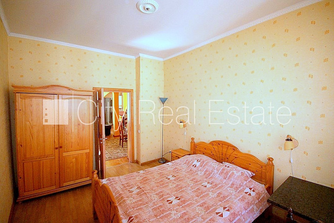 Fasādes māja, renovēta māja, ieeja no ielas, kāpņu telpa pēc kosmētiskā remonta, logi Rīga - foto 4