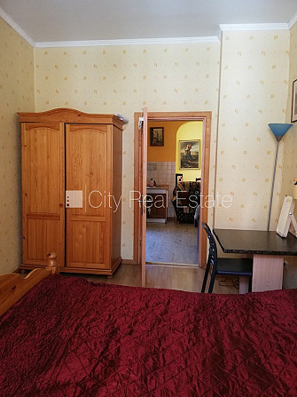 Fasādes māja, renovēta māja, ieeja no ielas, kāpņu telpa pēc kosmētiskā remonta, logi Rīga - foto 5
