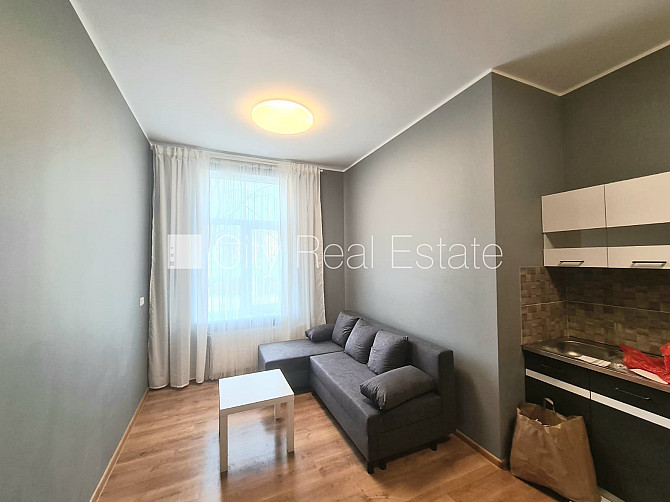 Koka māja, fasādes māja, slēgts pagalms, beletāža, kāpņu telpa pēc kapitālā remonta, Rīga - foto 2
