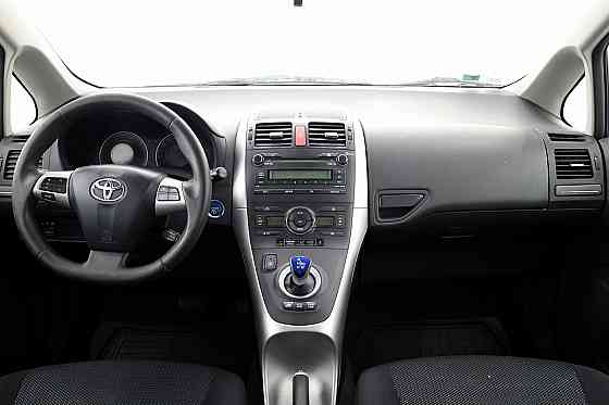 Toyota Auris Hybrid Facelift ATM 1.8 73kW Tallina