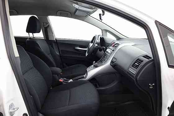 Toyota Auris Hybrid Facelift ATM 1.8 73kW Tallina
