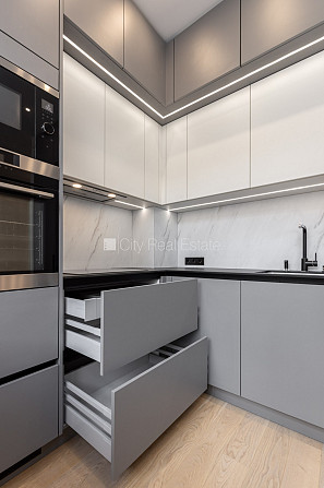 Fasādes māja, renovēta māja, slēgts pagalms, ieeja no ielas un pagalma, kāpņu telpa pēc Rīga - foto 9