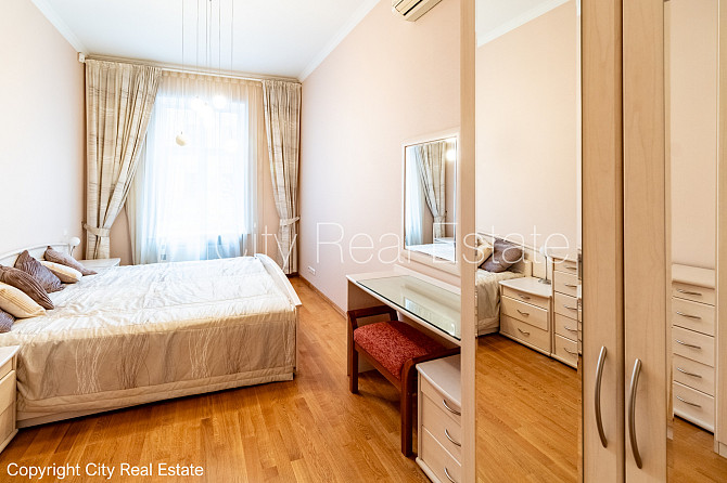 Fasādes māja, renovēta māja, slēgts pagalms, ieeja no ielas un pagalma, kāpņu telpa pēc Rīga - foto 1