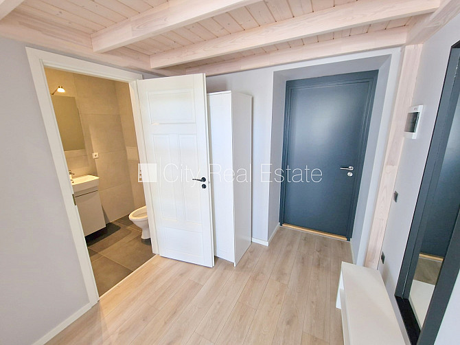 Fasādes māja, kāpņu telpa pēc kosmētiskā remonta, viena istaba izolēta, studio tipa, Rīga - foto 10