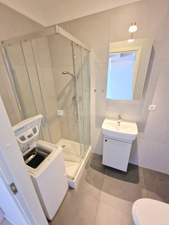 Fasādes māja, kāpņu telpa pēc kosmētiskā remonta, viena istaba izolēta, studio tipa, Rīga - foto 12