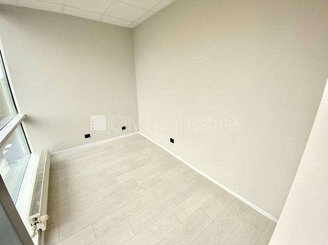 Jaunceltne, slēgts pagalms, ieeja no ielas, ir lifts, kāpņu telpa pēc kapitālā remonta, logi Rīga - foto 10