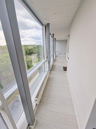 Jaunceltne, slēgts pagalms, ieeja no ielas, ir lifts, kāpņu telpa pēc kapitālā remonta, logi Rīga - foto 17