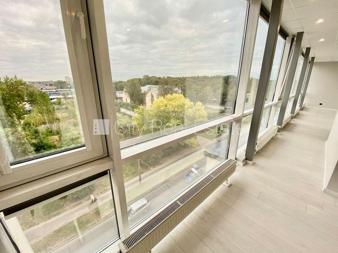 Jaunceltne, slēgts pagalms, ieeja no ielas, ir lifts, kāpņu telpa pēc kapitālā remonta, logi Rīga - foto 2